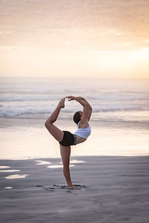 Gymnast
Sunset
African
South Africa
Photography 
Photographer Acrobatic Poses, Beach Pics Ideas, Gymnastics Motivation, Beach Gymnastics, African Beach, Gymnastics Photoshoot, Gymnastics Moves, Dance Flexibility, Dance Goals