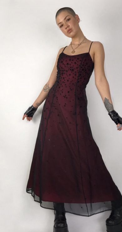 Long Dresses Grunge, Grunge Maxi Dresses, Atypical Prom Dress, Junior Prom Dresses 2022, Indie Formal Dress, 90s Mesh Overlay Dress, 90s Goth Style, 90s Gothic Prom Dress, Dress Neck Lines