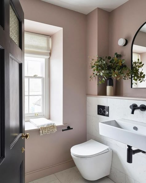 36 Bathroom Paint Color Ideas That Are Breathtakingly Brilliant - Decoholic Mauve Bathroom, Cosy Bathroom, Bathroom Wall Colors, Small Bathroom Paint, Purple Paint Colors, Small Bathroom Colors, Purple Bathrooms, Bathroom Paint, Downstairs Toilet