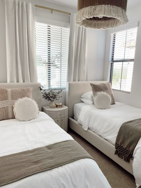 Guest Bedroom Reveal Two Twin Beds In Front Of Windows, 2 Bed One Room, High End Guest Bedroom, Master With 2 Beds, Guest Room Ideas 2 Beds, Guest Bedroom Ideas Two Beds, Guest Bedroom With 2 Full Beds, Two Twin Bed Guest Room Ideas, 2 Single Bed Bedroom Ideas Aesthetic