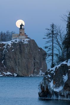 Splitrock Lighthouse, Winter Lighthouse, Lighthouse Photography, Split Rock Lighthouse, Split Rock, Lighthouse Photos, Lighthouse Pictures, Photography Night, Shoot The Moon