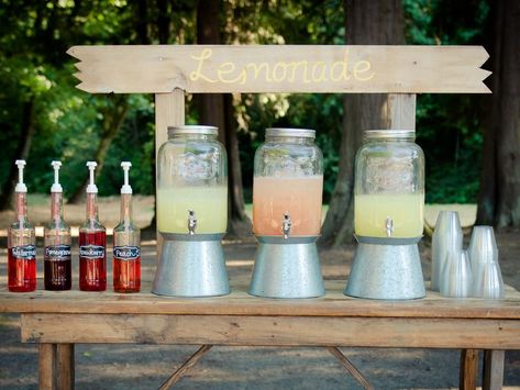 Backyard Wedding Bar, Wedding Bar Ideas, Lemonade Wedding, Healthy Wine, Wedding Cocktail Bar, Lemon Themed Party, Lemonade Bar, Flavored Lemonade, Wedding Drink Station