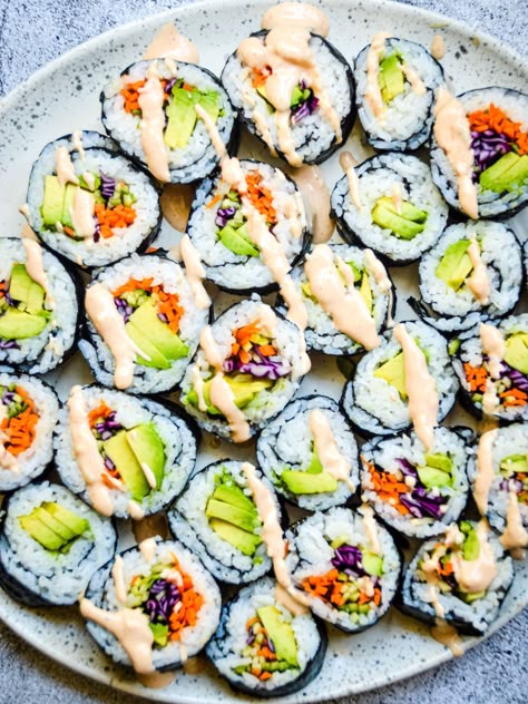 Vegetarian Sushi Recipes, Vegetarian Sushi Rolls, Veggie Sushi Rolls, Spicy Salmon Sushi, Homemade Sushi Rolls, Sushi Ginger, Veggie Rolls, Vegetarian Asian, Chicken And Eggs