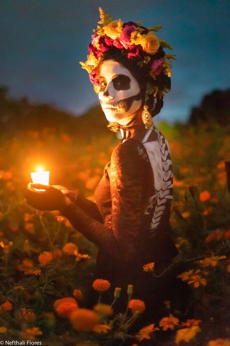 Halloween Photoshoot Ideas, Catholic Traditions, Creative Shoots, Dia De Los Muertos Decorations Ideas, Howleen Wolf, Danny Ocean, Halloween Photography, Mexican Holiday, Catty Noir