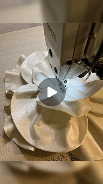 Dress Flower Design, Large Fabric Flowers Diy, Flower Dress Pattern, Flower Inspired Dress, Flower Fashion Design, Flower Dress Design, Booth Decor, Making Fabric Flowers, Fabric Flower Tutorial