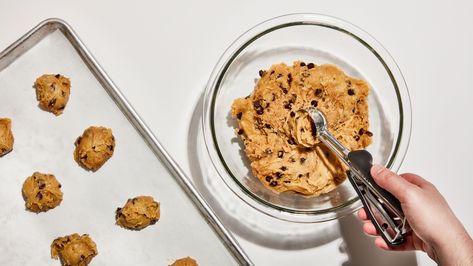 The OXO Good Grips cookie scoop is my tool for perfect cookies—and meatballs, and muffins, and sundaes, and more. Simple Ice Cream, Cake Pan Sizes, Best Diet Drinks, Scoop Ice Cream, Coffee Bread, Perfect Cookies, Melon Baller, Chocolate Toffee, Pan Sizes