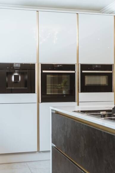 Wren Milano Kitchen, Wall Mount Oven, Wren Kitchens, White Gloss Kitchen, Kitchen Cabinet Inspiration, Cabinet Inspiration, Wren Kitchen, White Oven, Gloss Kitchen