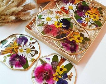 Crochet Cup Coaster, Resin Craft Ideas, Girls Crafts, Coaster Ideas, Flower Pressing, Dried Pressed Flowers, Cup Coasters, Flower Preservation, Resin Coaster