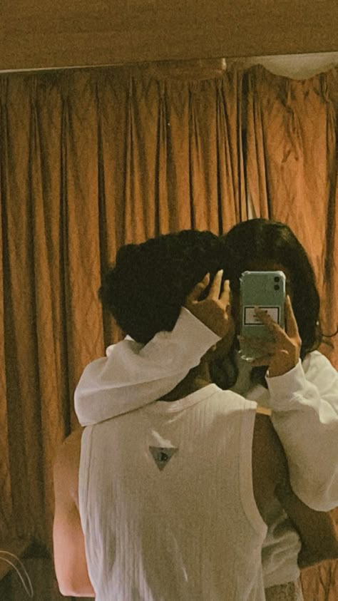 Aesthetic Couples Pics Blur, Romantic Poses Couple Photos In Room, Mirror Selfie Couple No Face, Instagram Dp Ideas Aesthetic, Comment On Boys Pic, Aesthetic Poses With Boyfriend, Aesthetic Couples Hidden Face Pics, Couple Poses Kiss, Lovers Wallpaper Couple