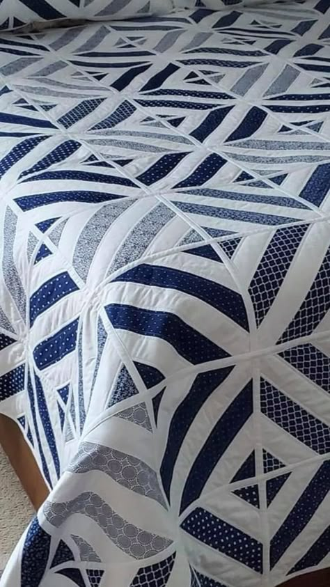 2 Color Quilts Patterns Simple, Large Pattern Quilts, Blue And White Patchwork Quilt, Blue And Grey Quilts, Blue And White Quilt Ideas, Mens Quilts Ideas, Two Color Quilts Patterns Free, Blue Quilts Ideas, 2 Color Quilts