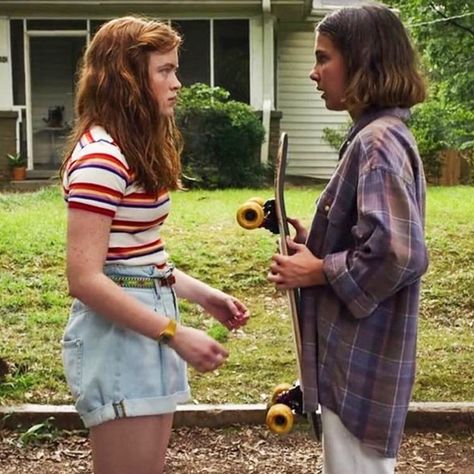 Stranger Things Max and Eleven, Sadie Sink, Millie Bobby Brown, Season 3, skateboard El Stranger Things, Starnger Things, Stranger Things Outfit, Stranger Things Max, Stranger Things Poster, Stranger Things Season 3, Stranger Things 3, Bobby Brown Stranger Things, Stranger Things Tv