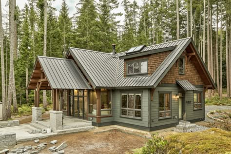 Backwoods Bungalow | Kettle River Timberworks Ltd. A House In The Woods, Cabin Exterior, Cabin House Plans, Casas The Sims 4, Cottage Plan, Barn Style House, Home Inspo, Small Cabin, Cabin In The Woods