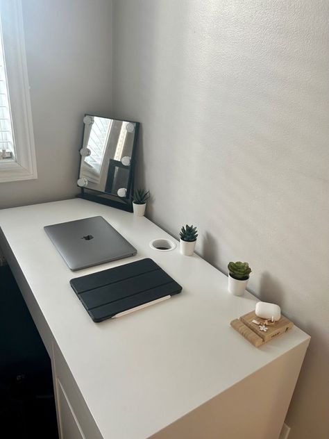 [Promotion] #Minimalist #Bedroomideas #Desk #Aesthetic #Plants #studydeskorganizationstudentsimple Desk Organization Minimal, Minimalistic Desk Aesthetic, Plants Desk Setup, Clean Study Desk, Simple Desk Aesthetic, Clean Desk Ideas, Organised Desk Aesthetic, Desk Simple Decor, Minimal Study Desk