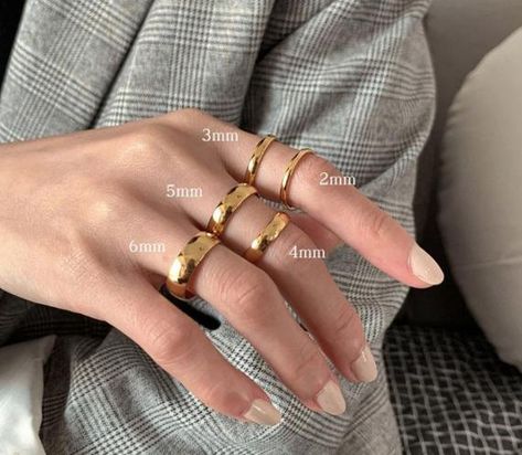 Couple Ring Gold, Gold Simple Ring, Wedding Band Couple, Wedding Cakes Flowers, Band Couple, Simple Gold Band, Ring Simple Gold, Thick Gold Ring, Gold Band Wedding Ring