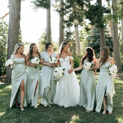 Mint Bridesmaid Dresses Long, Glamorous Wedding Venue, Mint Green Bridesmaids, Sage Green Bridesmaid Dresses, Olive Green Bridesmaid Dresses, Sage Green Bridesmaid, Mint Green Bridesmaid Dresses, Mint Bridesmaid, Mint Bridesmaid Dresses