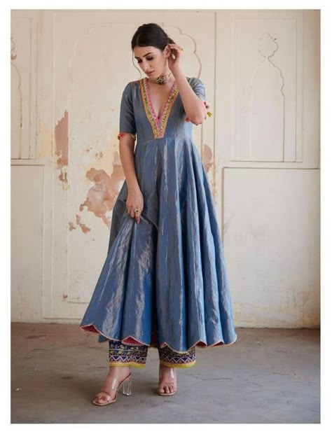 Beautiful Anarkali, Trendy Outfits Indian, Outfits Indian, Lehenga Designs Simple, Fashionable Saree Blouse Designs, Casual Indian Fashion, Indian Dresses Traditional, Traditional Indian Outfits, Trendy Dress Outfits