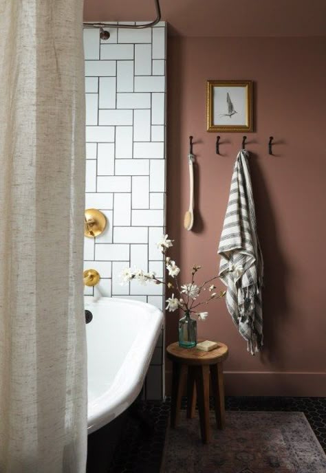 2021 Paint Color Trends, Bathroom Wall Colors, Small Bathroom Paint, Small Bathroom Colors, House Flip, Trending Paint Colors, Bathroom Paint, Bad Inspiration, Bathroom Paint Colors