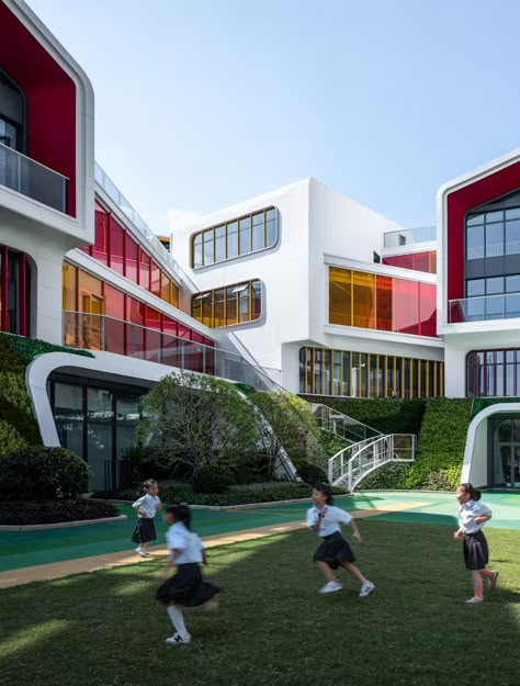 Kindergarten Architecture Concept, Japanese Elementary School, Elementary School Architecture, Kindergarten Architecture, Institutional Architecture, Conceptual Model Architecture, School Building Design, Kindergarten Design, School Interior