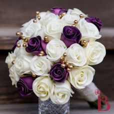 Purple Gold Wedding, Royal Purple Wedding, Gold Wedding Flowers, Ivory Bouquet Wedding, Purple And Gold Wedding, Gold Bouquet, Wedding Flower Guide, Purple Bridal Bouquet, Neutral Wedding Flowers