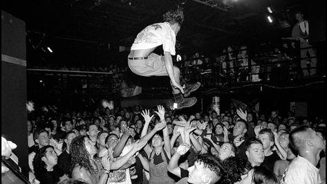 celebrating 40 years of punk rock ... Punk Concert, Midwest Emo, Mosh Pit, Punk Pins, Concert Aesthetic, Punk Scene, Hardcore Punk, Rock Concert