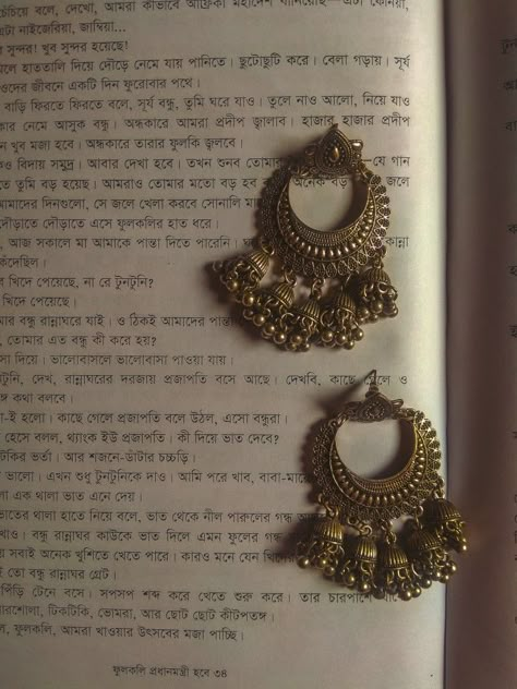 South Asian Dark Academia, Indian Jewelry Aesthetic, Desi Pinterest, South Asian Jewelry, Bengali Culture, Desi Things, South Asian Aesthetic, Desi Vibes, Desi Love