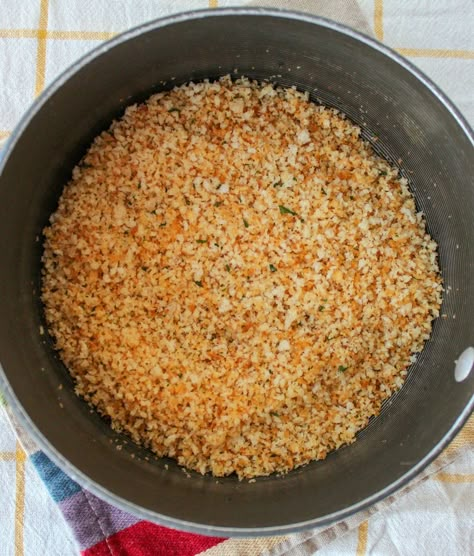 Panko Bread Crumbs Recipe, Christmas Casseroles, Panko Recipes, Crumb Topping Recipe, Bread Crumbs Recipe, Breadcrumb Topping, Bread Toppings, Holiday Hosting, Cheese Topping