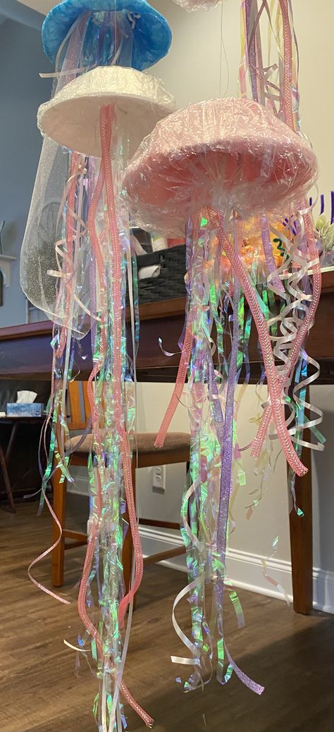 Ursula Party Decorations Diy, Homemade Jellyfish Decoration, Recycled Jellyfish Craft, Hanging Jellyfish Decor Diy, Jelly Fish Craft Diy, Jellyfish 3d Art, Diy Shark Decorations, Floating Jellyfish Craft, Jelly Fish Birthday Decor