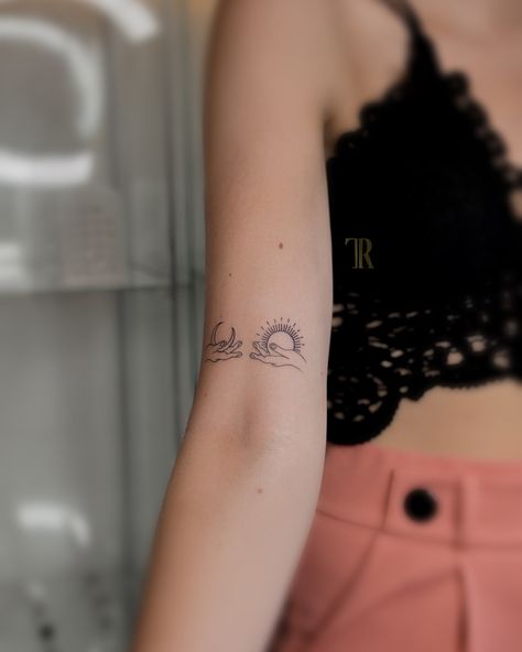 Small Tattoo Inspo 🤍✨😍 Willkommen in unserem Tattoostudio! 🫶 Bist du auf der Suche nach einem Ort, der deine Tattoo-Ideen mit Hingabe und erstklassiger Qualität verwirklicht? 🤩 Dann bist du bei uns genau richtig! 🎨☺️🩶 Unser engagiertes Team bietet dir eine persönliche Beratung, um gemeinsam dein Traum-Tattoo zu entwerfen, das dir ein Leben lang Freude bereiten wird. 🥳 Das Beste daran: Keine langen Wartezeiten für kleine Tattoos in top Qualität! 🌟 Schau einfach bei einem unserer Walk-In Day... Trendy Tattoo Ideas, Trendy Tattoo, Piercing Studio, E Tattoo, Professional Tattoo, Custom Tattoo, Small Tattoo, Flash Tattoo, Tattoo Studio