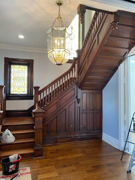 Cottage Hotel Design, Dark Wooden Stairs, Old Home Staircase, 1900s Staircase, Old House Staircase, Mahogany Staircase, Colonial Stairs, Dark Wood Stairs, Old Wooden Staircase