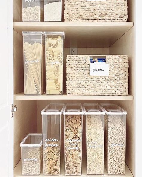 Cabinet Organization Ideas, Tupperware Organizing, Kitchen Cabinet Organization Ideas, Organizational Design, Family Room Remodel, Fun Wine Glasses, Clutter Free Kitchen, Upper Cabinet, Narrow Cabinet