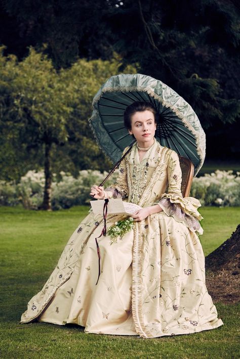 Outlander Costumes, Outlander Season 2, Diana Gabaldon Outlander, Dragonfly In Amber, Outlander Tv Series, Outlander Book, 18th Century Fashion, Outlander Tv, Outlander Starz