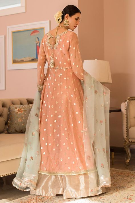 Peach Colour Dress, Peach Dress Outfit, Plazo Outfits, Desi Outfit Ideas, Birthday Background Wallpaper, Desi Wardrobe, Functional Dress, Deepak Perwani, Muslim Wedding Hijab