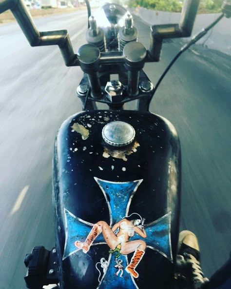 Trike Chopper, Motos Bobber, Kustom Kulture Art, Custom Motorcycles Bobber, Custom Paint Motorcycle, Motorcycle Gang, Motorcycle Artwork, Custom Sportster, Tank Art