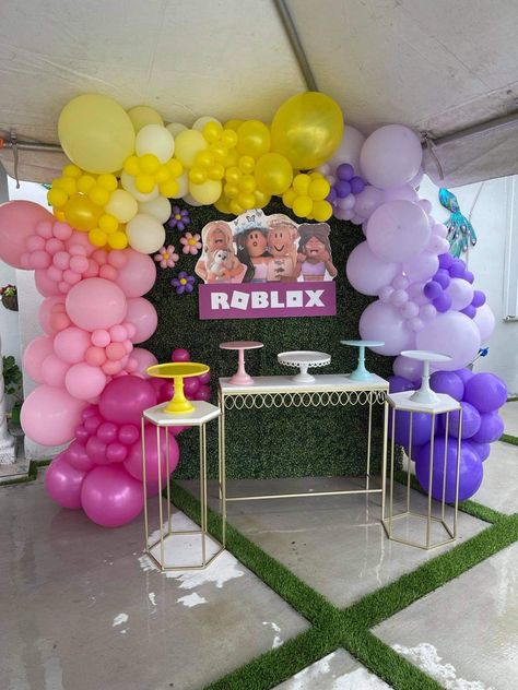 Roblox Birthday Party Ideas Girl, Roblox Party Ideas, Roblox Birthday Party Ideas, Roblox Birthday Party, Roblox Party, Balloons Ideas, Roblox Birthday, Birthday Party Backdrop, School Party