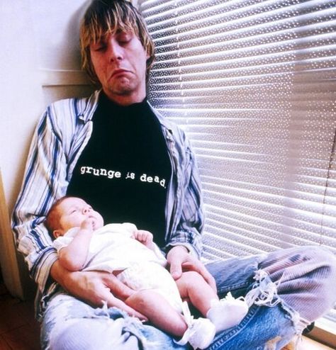 Kurt with Frances Bean, L.A., October 1992 (Photo by Stephen Sweet) Kurt And Frances, Curco Vein, Kurt Cobain Photos, Kurt Courtney, Kurt And Courtney, Frances Bean Cobain, Kurt Nirvana, Donald Cobain, Kurt Cobain Nirvana