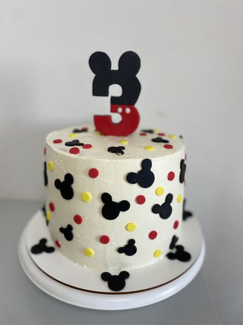 Mickey Cupcakes Ideas, Buttercream Mickey Mouse Cake, Mickey Mouse Pasta, Mickey And Friends Birthday Cake, Mickey Mouse Birthday Cake 2nd, Easy Mickey Mouse Cake, Simple Mickey Mouse Cake, Mickey Mouse Baby Birthday, Toodles Cake