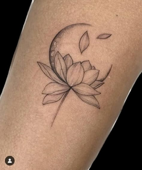 Tattoo Of Lotus Flower, Lotus Tattoo Thigh, Lotus Tattoo Design For Women, Simple Thigh Tattoos Women, Lotus Tattoo Ideas For Women, Lotus Tattoo Ideas, Lotus Flower Tattoo Ideas, Simple Lotus Flower Tattoo, Lotus Flower Tattoos