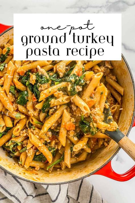 This one-pot ground turkey pasta recipe is a savory, wonderful meal! It's simple to make and will be a hit with the whole family! Ground Turkey With Pasta Recipes, Crock Pot Ground Turkey Recipes, Turkey Recipes Ground, Ground Turkey Pasta Recipes, Ground Turkey Pasta, Turkey Pasta, Easy One Pot Meals, Skillet Recipes, Ground Turkey Recipes