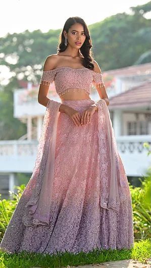 Indian Party Lengha, Lehanga Aesthetics, Indian Sari Dress Traditional, Lehenga Prom, Aesthetic Indian Outfit, Lengha Pink, Indian Lengas, Light Lehenga, Indian Reception Outfit