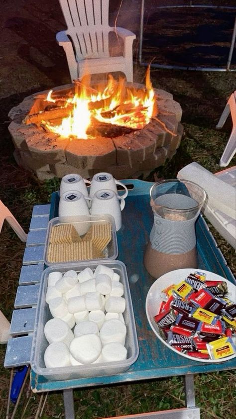 80+ Fun Summer Bucket List Ideas For The Best Memories Simple Camping Meals, Camping Lunch Ideas, Camping Dinner Ideas, Easy Camping Food Ideas, Lunch Ideas Easy, Meals For The Family, Campfire Snacks, Camping Lunch, Summer Bucket List Ideas