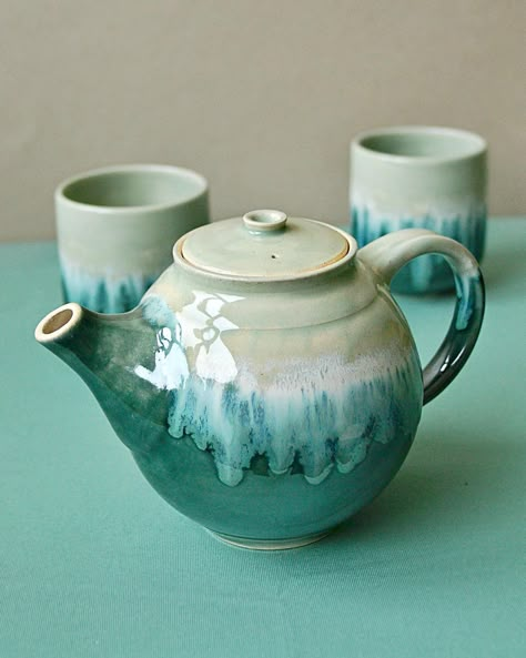 Teapot Ceramic Painting, Teapot Glaze Ideas, Tea For One Set Teapots, Teapot Painting Ideas, Tea Pot Pottery, Teacup Painting, Pottery Tea Set, Teapot Lamp, Teapot Ideas