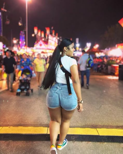 Shorts Outfits Latina, Thick Baddie Instagram, Thick Girlfriend Outfits Summer, Thick Baddie Fitness, Baddie Latina Gyat, Girlfriend Outfits, Dunks Outfits, Jamaican People, Thick Baddie Instagram Video