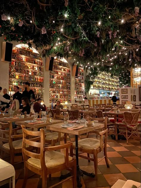 London Italian Restaurant, Upscale Italian Restaurant, Cute Italian Restaurants, Italian Bistro Interior, Cozy Restaurant Aesthetic, Italian Restaurant Exterior, Bistro Aesthetic, Small Italian Restaurant, Italian Restaurant Aesthetic