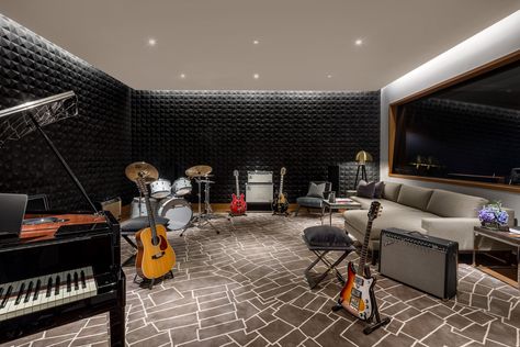 Ruangan Studio, Rockwell Group, Music Room Design, Home Music Rooms, Home Studio Setup, Music Studio Room, Music Rooms, Luxury Amenities, Studio Room