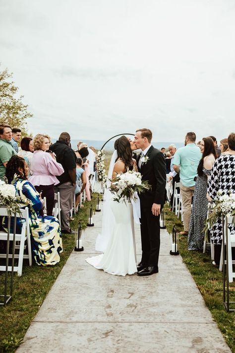 Chattanooga, TN April Wedding Wedding Coordination & Floral - TayaAlexus Venue - Howe Farms Natalie Caho Photography Howe Farms Chattanooga, Howe Farms, April Wedding, Big Big, Chattanooga Tn, Reception Hall, Bridal Suite, Wedding Coordinator, Just Married