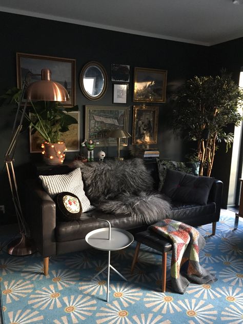 A Gorgeously Dark & Dramatic Family Home in Norway — House Call Dark Living Rooms, Room Painting, Dark Walls, Decor Wallpaper, Dark Interiors, Natural Home Decor, Design Del Prodotto, Room Decorating, Cool Ideas