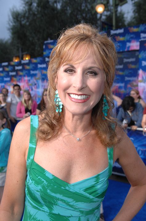 Jodi Benson voiced the mermaid that made my childhood wonderful. Toy Story Toons, Jodi Benson, Little Mermaid Live Action, The Little Mermaid 1989, Forget Her, Ariel Disney, Hawaiian Vacation, Disney Ariel, Love To Meet