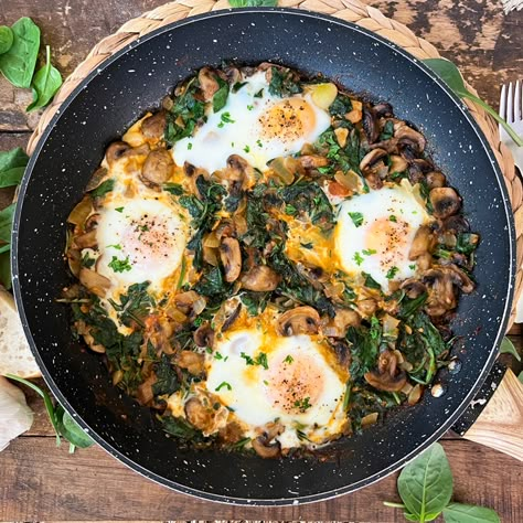 Spinach and Mushroom Egg Skillet | Quick & Easy ONE-PAN Recipe Mushroom Egg Recipes, Egg Spinach Breakfast, Spinach And Eggs, Kitchen Columns, Egg Mushroom, Egg Spinach, Mushroom Breakfast, Spanish Potatoes, Egg Skillet