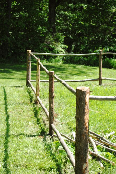 The Little Dog Blog: Building a Garden Fence, Part 1 Rustic Garden Fence, Building A Garden, Cedar Fence Ideas, Diy Garden Fence, Natural Fence, Rustic Fence, Garden Fence Ideas, Diy Fence, Fencing Ideas