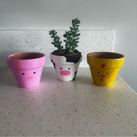 Hand Painted By Me ~ Clay Terracotta Flower Pots In Adorable Barnyard Animal Theme. Perfect For Succulents Or Herbs. Includes A Cow, Chicken And Pig. Acrylic Paint Used On All Three Pots. Unique And One Of A Kind! Size: 2.5 Inches Tall, Mini Pot With Bottom Drain Hole. Note- A Saucer Plate Is Not Included. Live Plant Not Included, For Photo Purposes Only. Pots Have Been Sealed Prior To Painting With Terracotta Sealer To Prevent Cracking. Ships From A Smoke Free Home Are You Interested In A Certa Mini Terra Cotta Pot Paint, Painted Pots Simple, Mini Pots Painting, Tiny Terracotta Pot Crafts, Painted Mini Pots, Flowerpot Designs Paint, Small Flower Pot Painting Ideas, Mini Pot Painting Ideas, Pottery Painting Animals